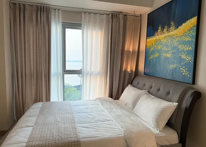 Apartment Playful 1br With Magnificant Bayview Garden View Near Okada, Solaire, Aiports Manila