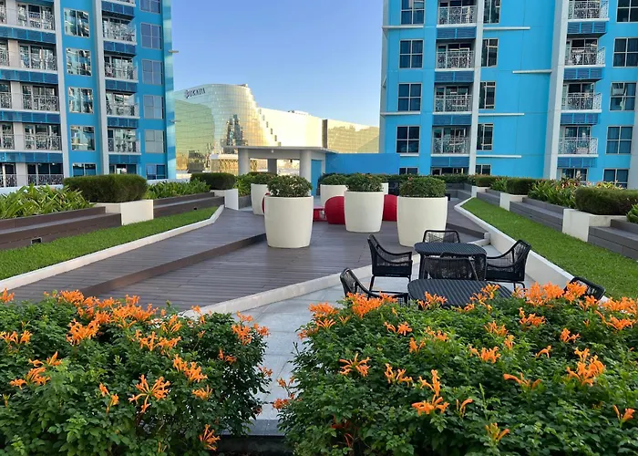 Apartment Playful 1br With Magnificant Bayview Garden View Near Okada, Solaire, Aiports