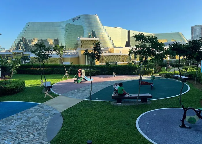 Apartment Playful 1br With Magnificant Bayview Garden View Near Okada, Solaire, Aiports Manila