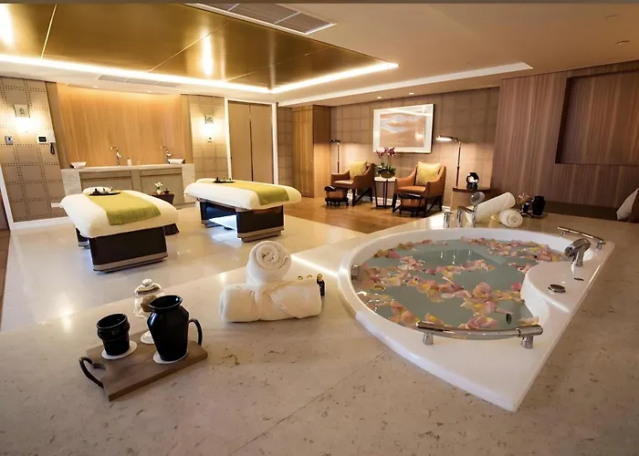 Apartment Playful 1br With Magnificant Bayview Garden View Near Okada, Solaire, Aiports