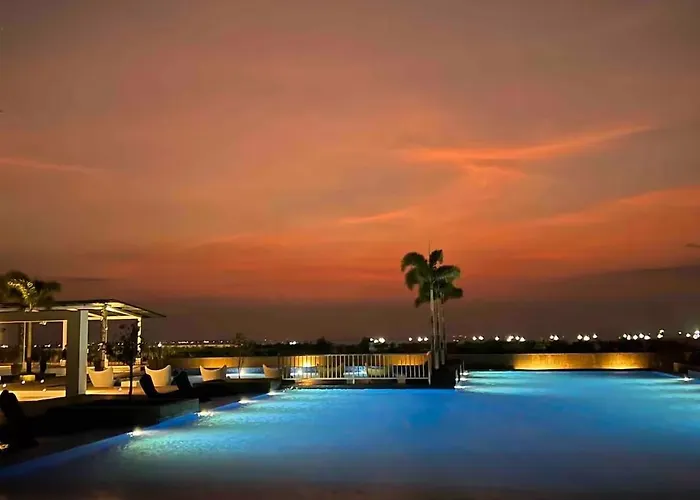 Apartment Playful 1br With Magnificant Bayview Garden View Near Okada, Solaire, Aiports Manila