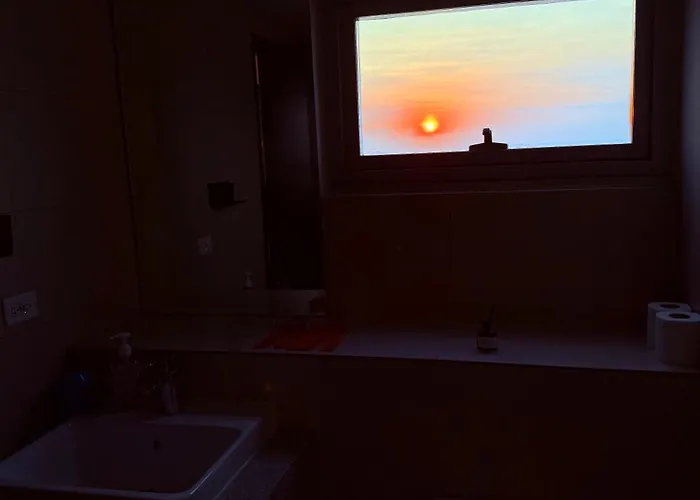 Apartment Playful 1br With Magnificant Bayview Garden View Near Okada, Solaire, Aiports
