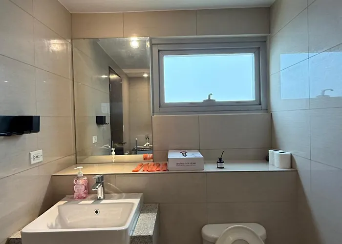 Apartment Playful 1br With Magnificant Bayview Garden View Near Okada, Solaire, Aiports